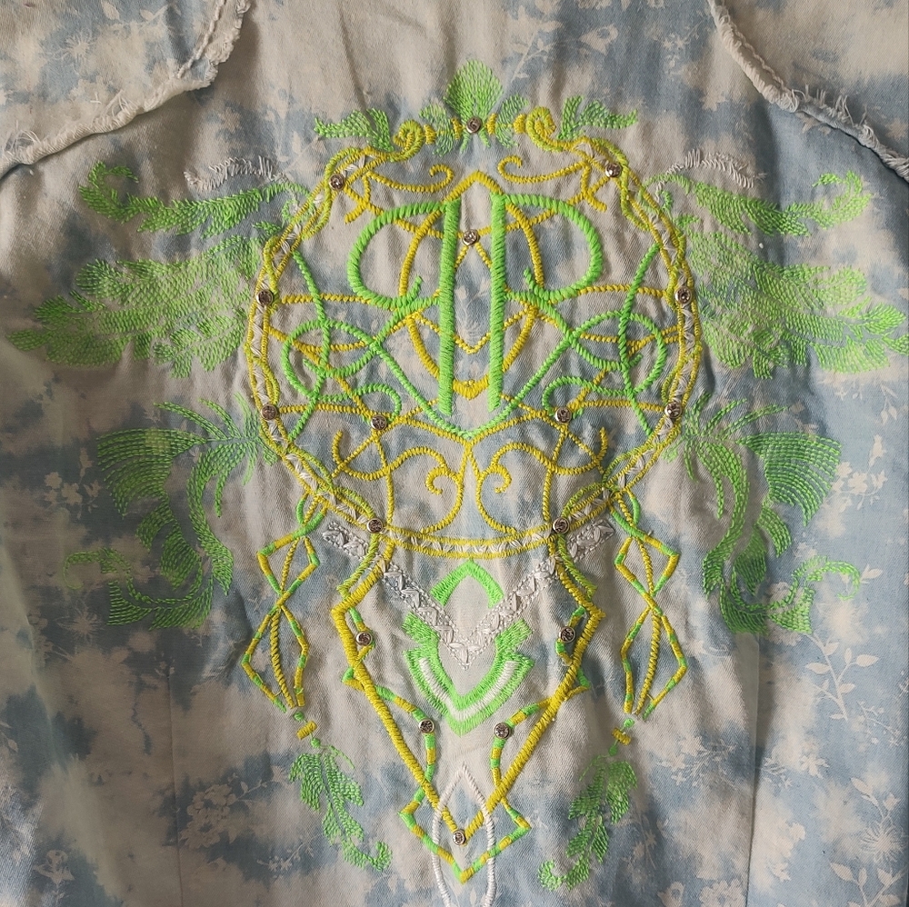 Roar new attacks button up embroidered top - Picture 9 of 13